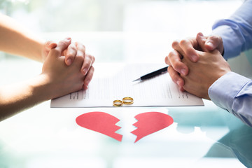 Odwołanie się apelacją tylko od alimentów, władzy rodzicielskiej i kontaktów w sprawie o rozwód. Czy i kiedy wyrok o rozwód jest prawomocny?