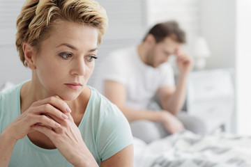 Rozwód z powodu złych relacji z rodziną, izolacji, zakazu spotykania się i rozmów