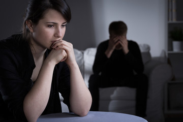 Rozwód z powodu przemocy psychicznej, finansowej i fizycznej męża. Interwencja policji i niebieska karta
