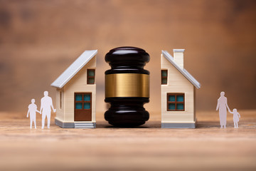 Zgoda sądu na sprzedaż lub zrzeczenie się w imieniu dziecka nieruchomości, mieszkania czy domu